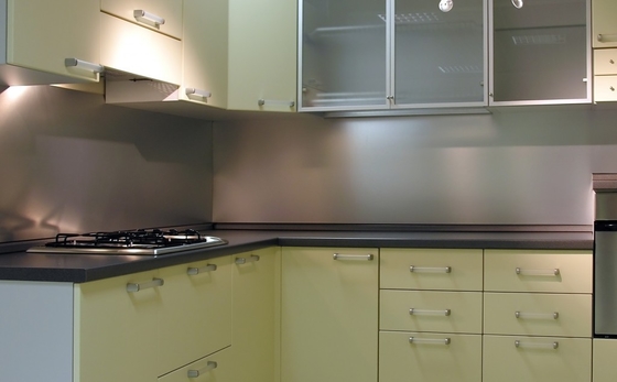 China Solid Backsplash Tempered Glass Panel Easily Clean The Stains supplier