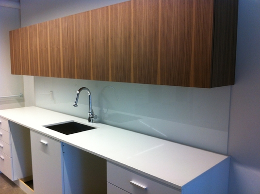 6mm Bathroom Walls Coloured Glass Backsplash Stronger Resistance supplier